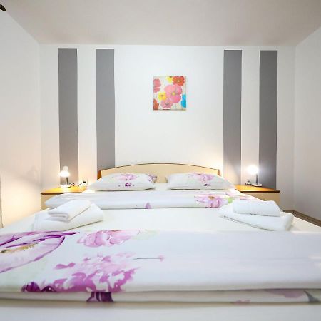 Lovely Holiday Home In Policnik With Private Pool Exteriör bild