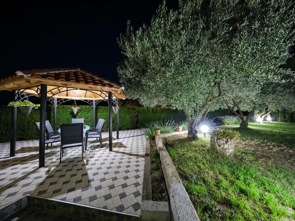 Lovely Holiday Home In Policnik With Private Pool Exteriör bild