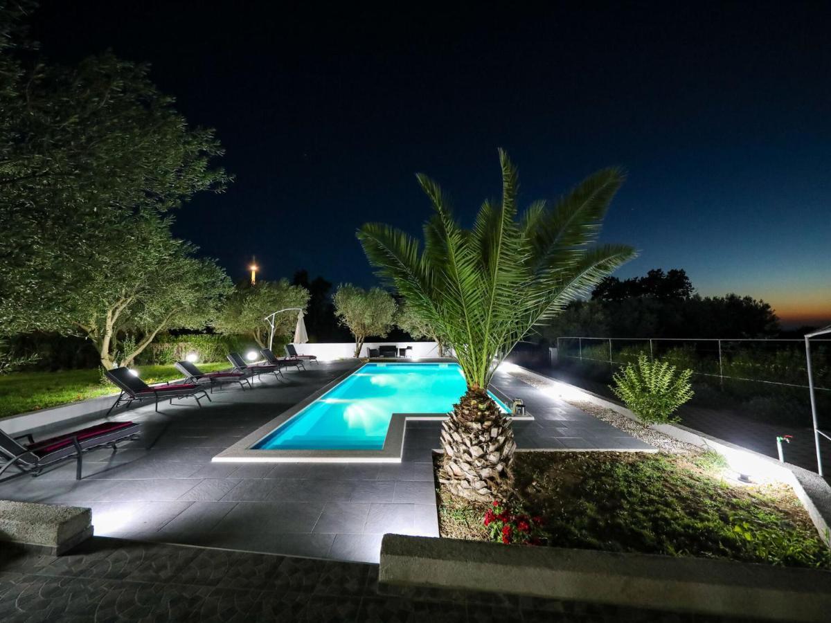 Lovely Holiday Home In Policnik With Private Pool Exteriör bild