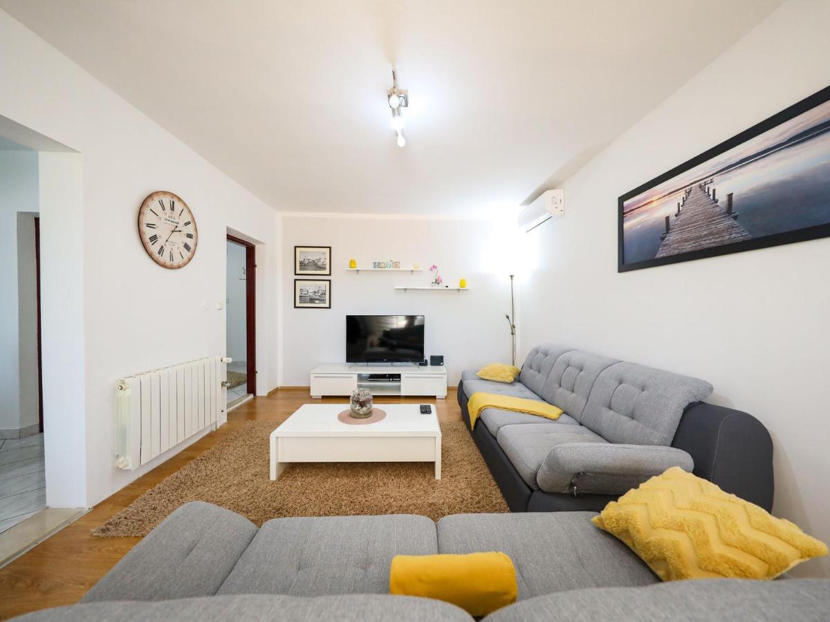 Lovely Holiday Home In Policnik With Private Pool Exteriör bild