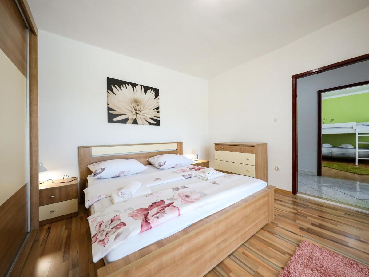 Lovely Holiday Home In Policnik With Private Pool Exteriör bild