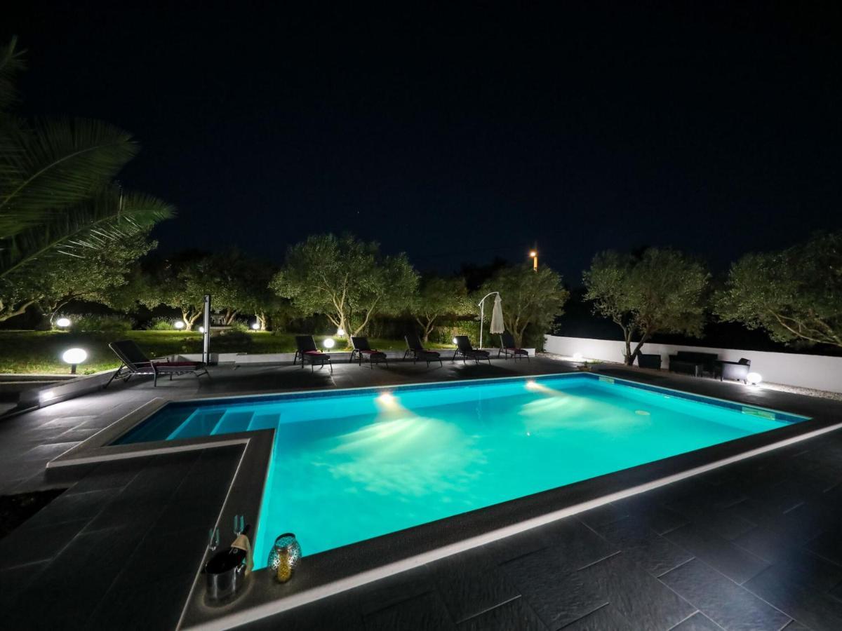 Lovely Holiday Home In Policnik With Private Pool Exteriör bild
