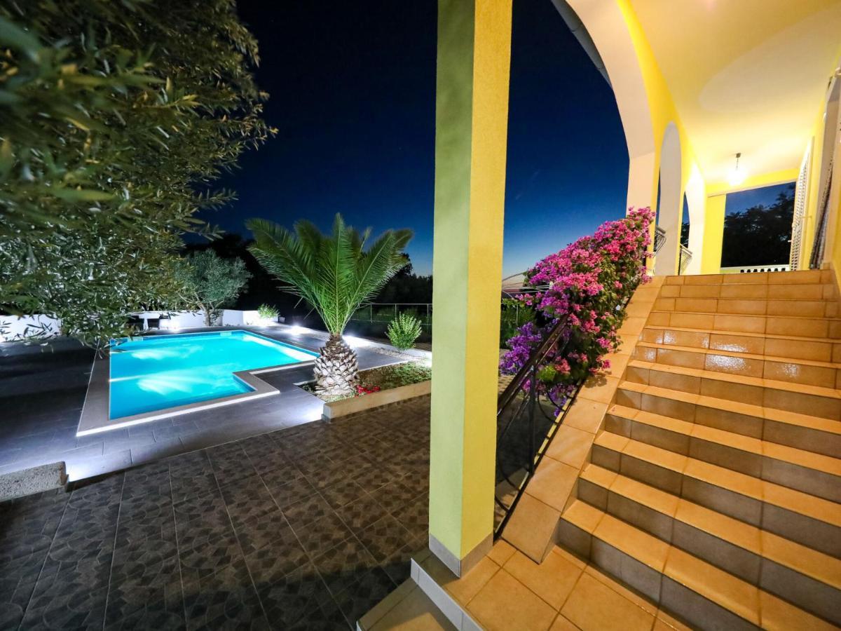 Lovely Holiday Home In Policnik With Private Pool Exteriör bild