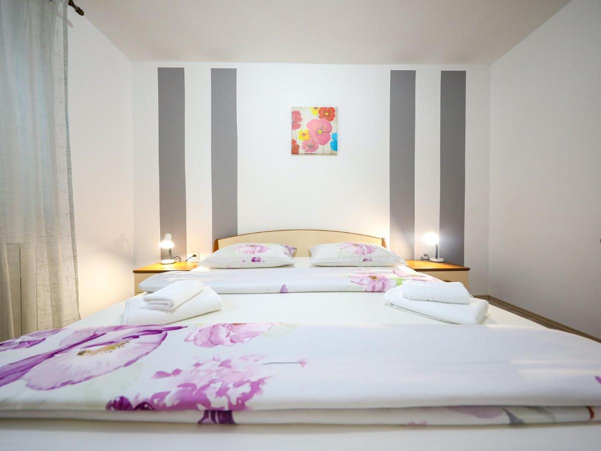 Lovely Holiday Home In Policnik With Private Pool Exteriör bild