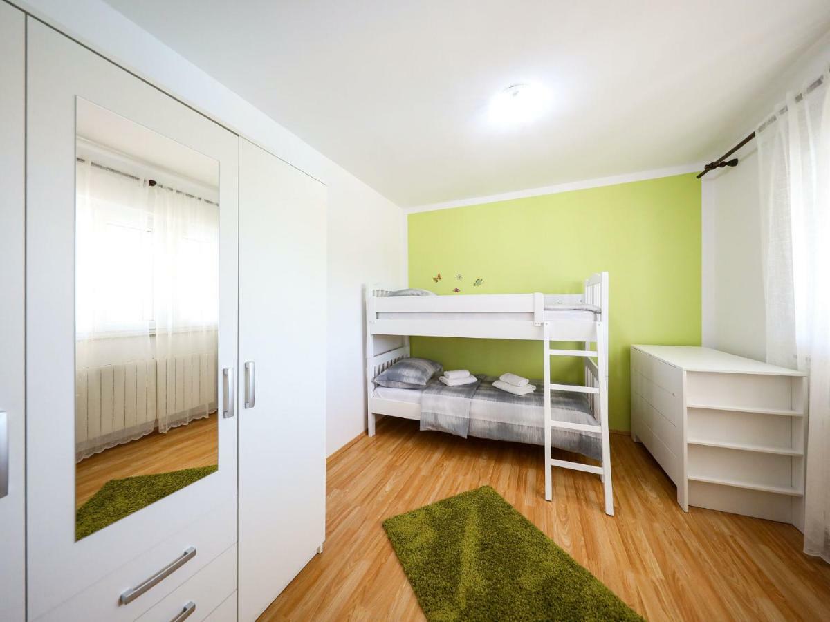 Lovely Holiday Home In Policnik With Private Pool Exteriör bild