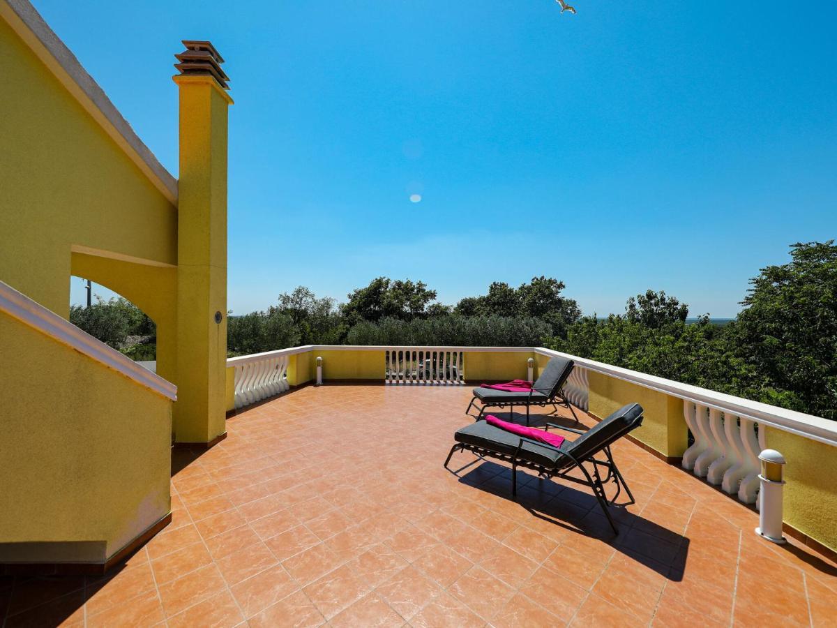 Lovely Holiday Home In Policnik With Private Pool Exteriör bild